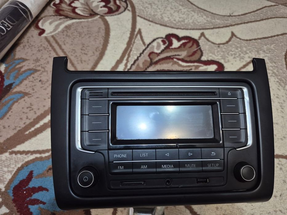 Продам магнитолу оригинал с рамкой