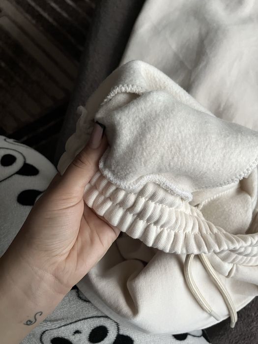 Бежов панталон с плюшена мека материя М размер