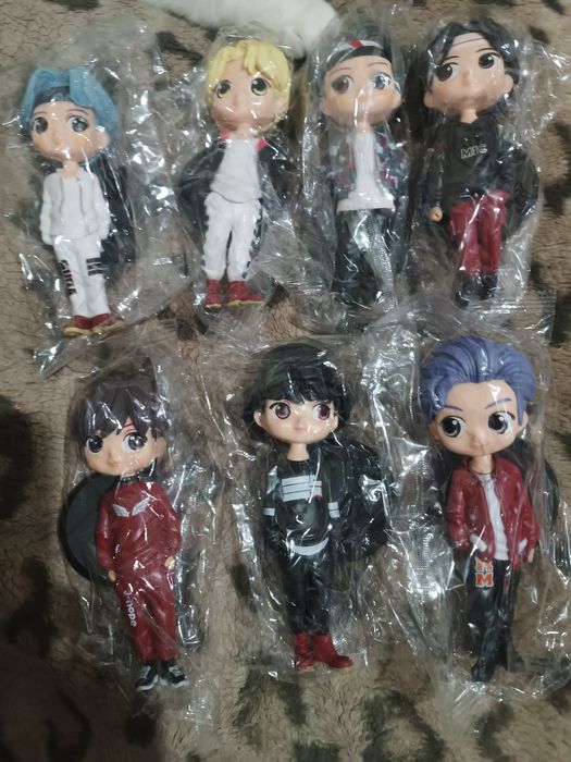 Продаю фигурки группы BTS