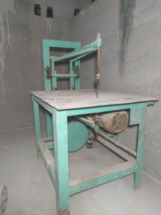 Станоклар сотилади 4 та унверсал, фрезир, лўбзик, трноқ очишга фрезир