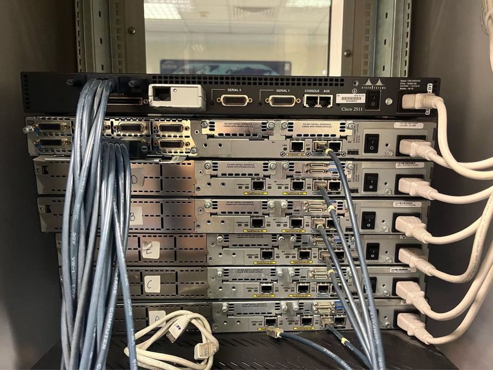 Switch Cisco 2500 2600 суичове