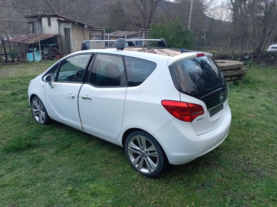 Продавам Опел мерива б 2011г на части