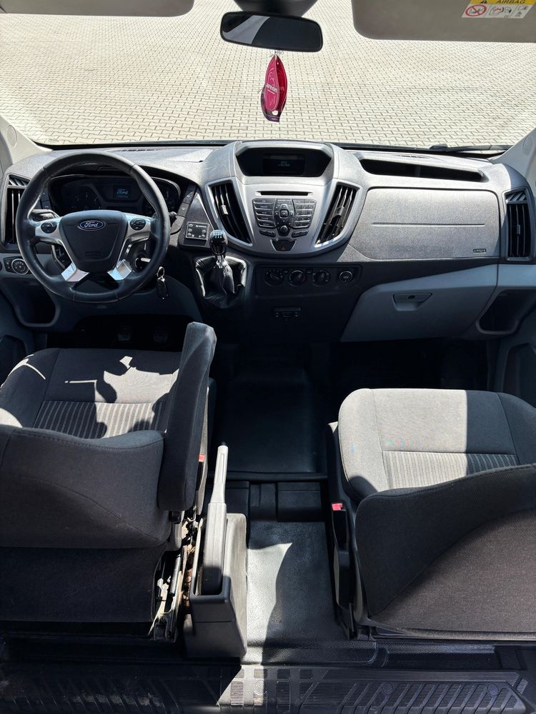 Ford Transit 9 locuri