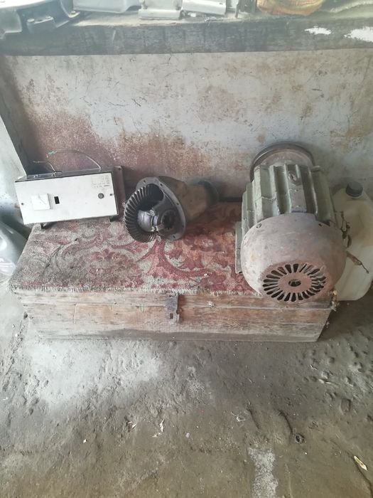 Мотор электрический.