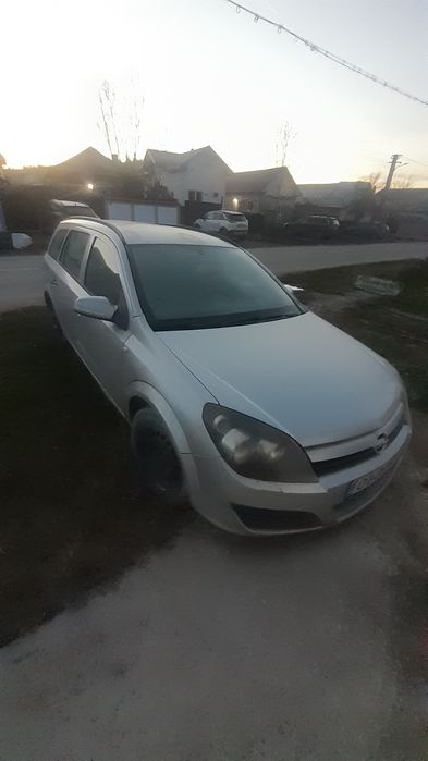 Vând Opel astra h 1.7 2005 nu pornește nu are baterie este ne pornit d