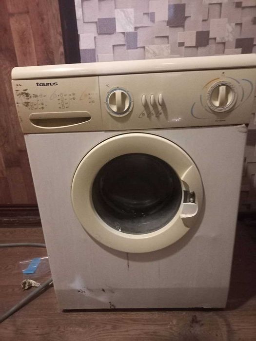 Стиральная машина на запчасти (TAURUS)