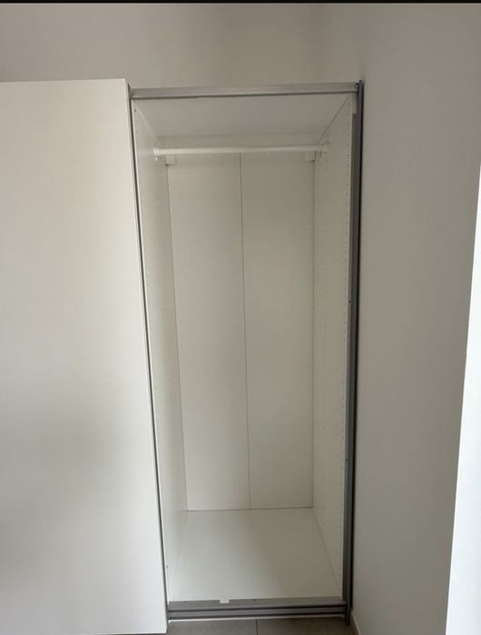 Dulap cu uși culisante