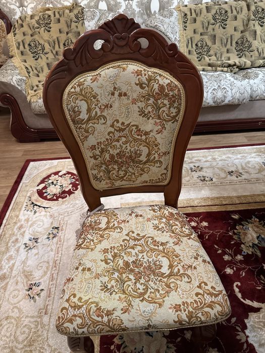 Продам стол и стулья