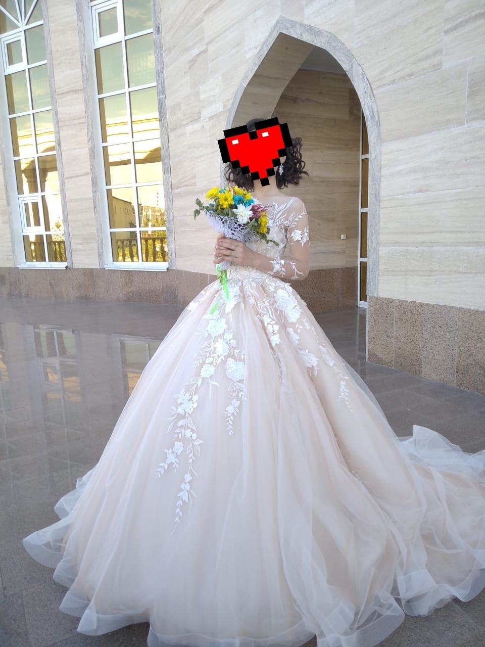 Продам шикарное свадебное платье размер 40-42; цвет Шампань