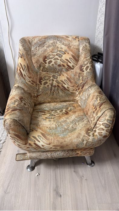 Два кресла и Диван. Самовывоз. Бесплатно.