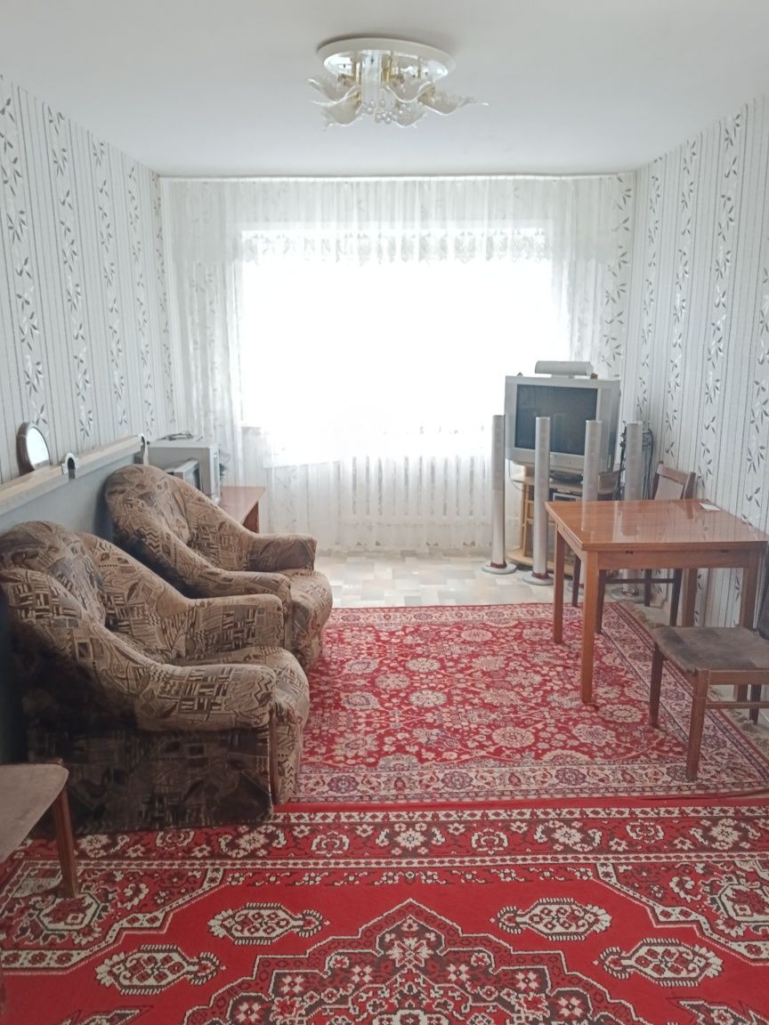 Продам 3 х комн квар. 4 мкр, дом 28, 2 этаж.