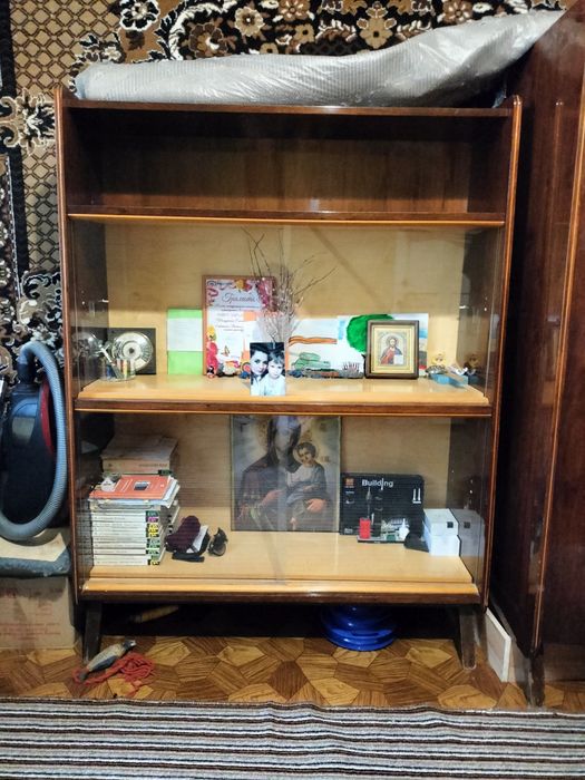 Продам книжный шкаф