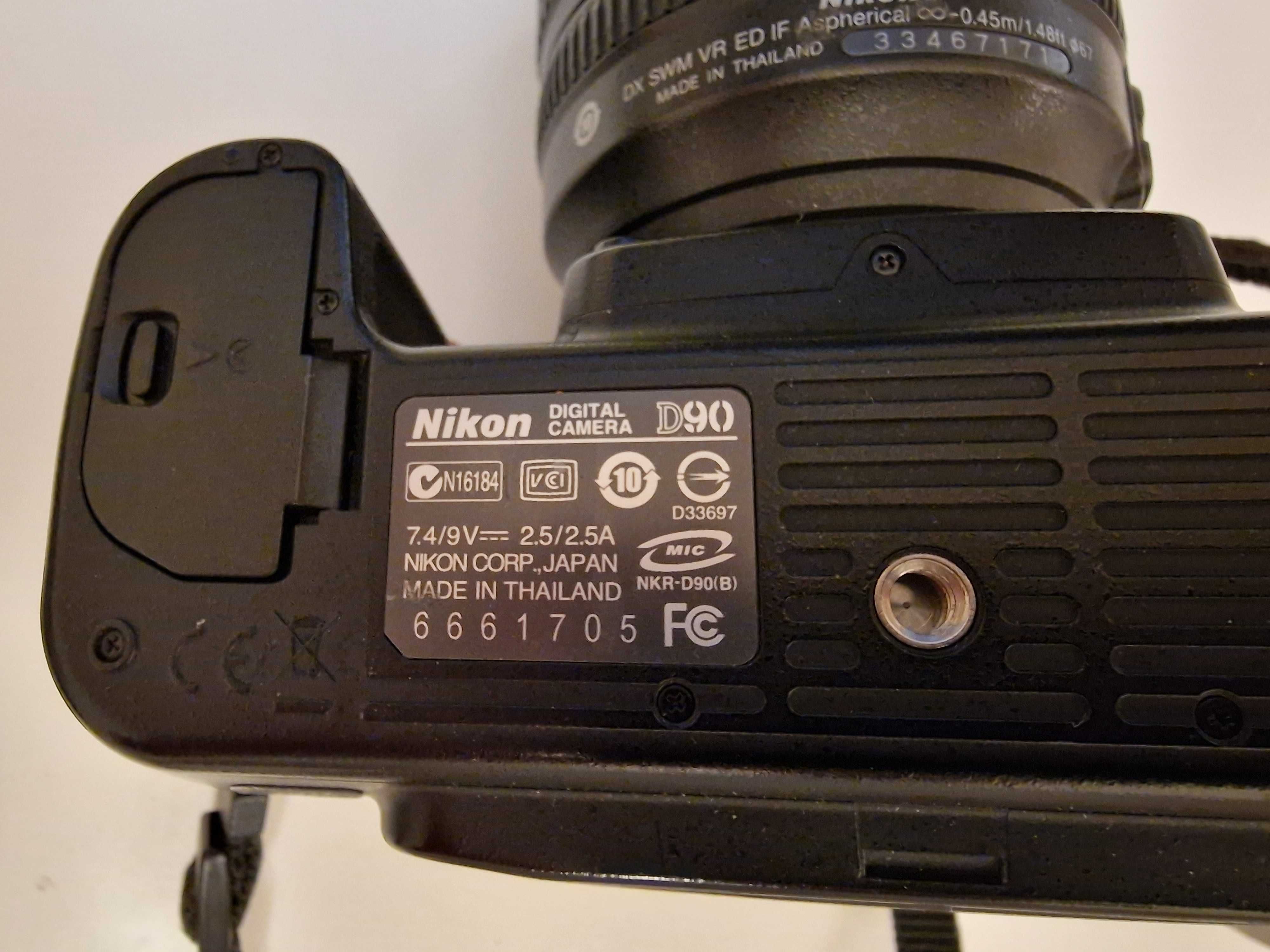 Nikon D90 aparat foto DSLR 30.000 cadre