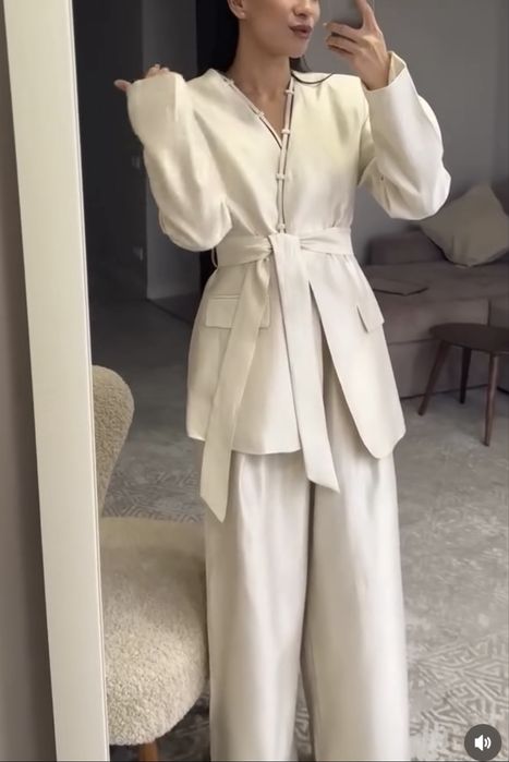 Элегантный женский костюм Weend