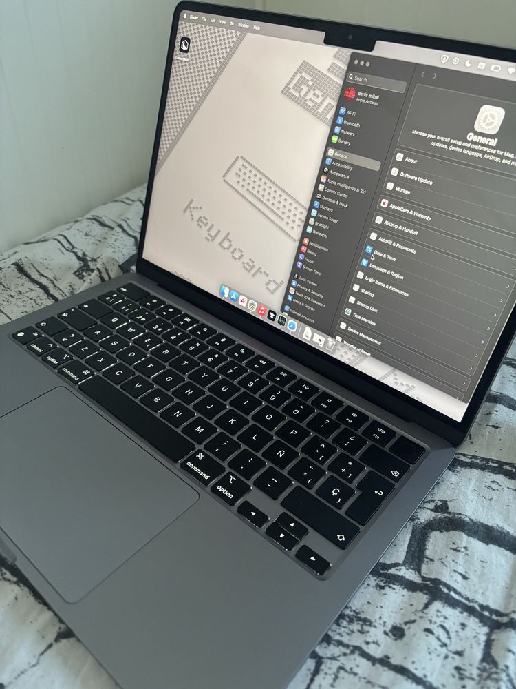MacBook M3 Air 16GB Ram (100% baterie, in garantie)