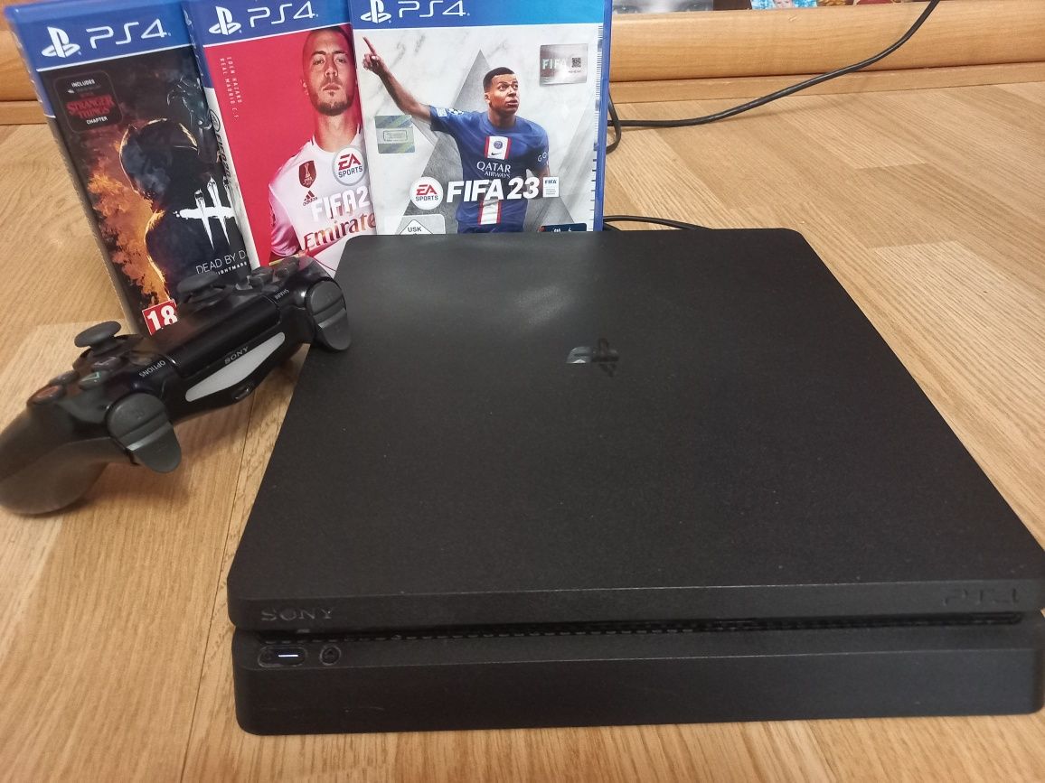 PS4 1TB ca nou + 3 jocuri + controller original