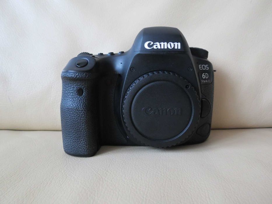 Aparat Foto DSLR Canon EOS 6D Mark II (Body) + 2 Baterii