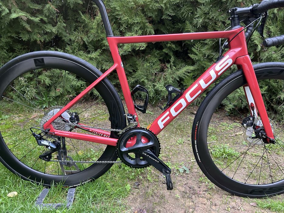 Focus Izalco Max Carbon 28 цола като нов сет 2х11 Ultegra