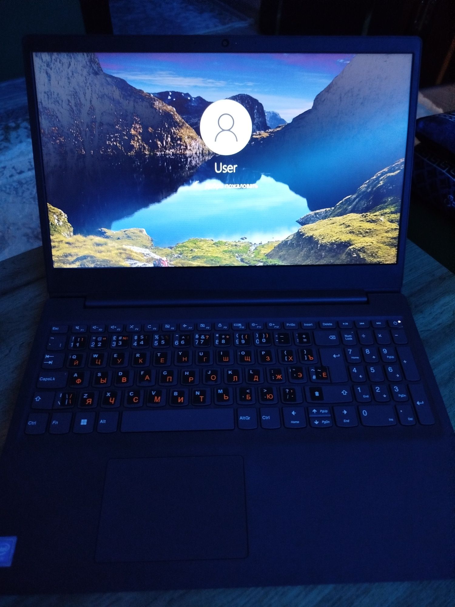 Lenovo Celeron N4020 ideal. 4/256 SSD