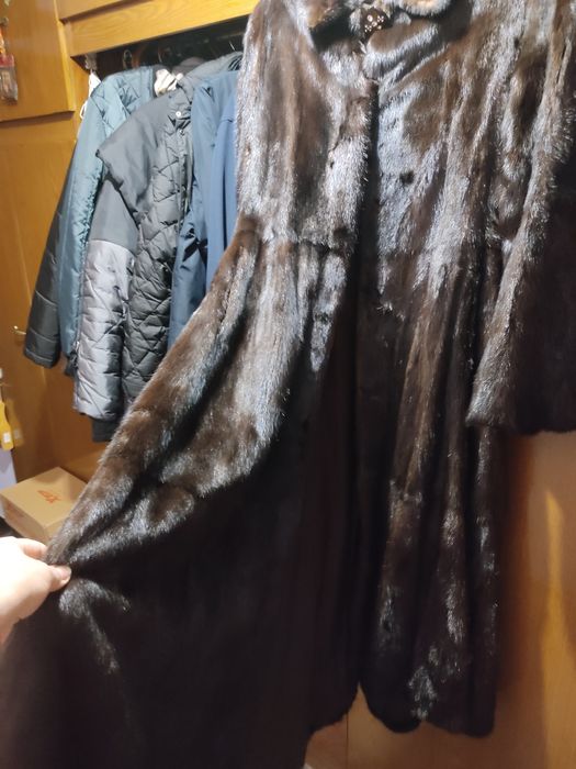 Шуба норковая длинная с поясом.