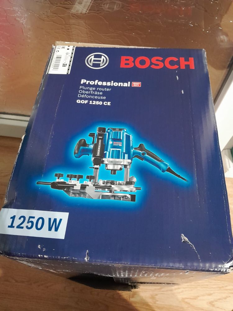 Masina de frezat Bosch GOF1250CE NOUA!