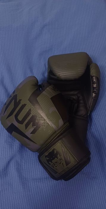 Боксёрские перчатки Venom новые