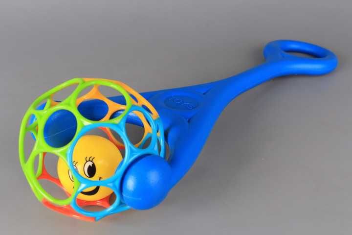 Играчка за бутане с топка