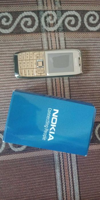 Vand nokia e51 gold- nou !!