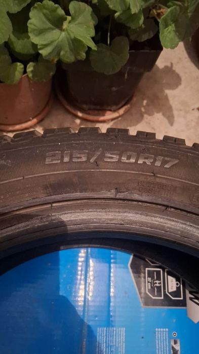 Vând 2 cauciucuri aproape noi