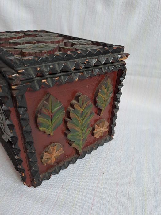 cutie veche lemn detalii tramp art 26/19/18 cm