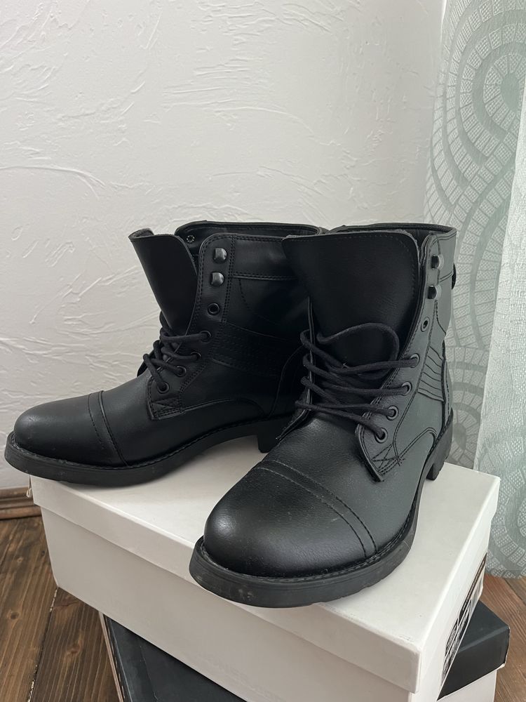 LC Waikiki мъжки боти 43 номер