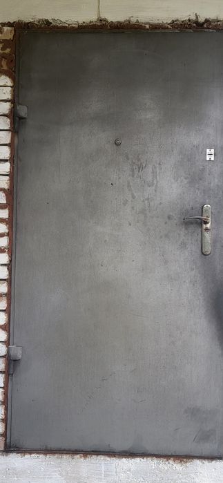 Продам металлический дверь