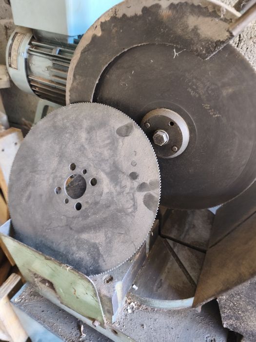 De debitat fier și aluminiu