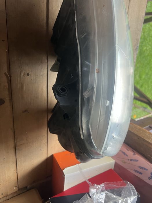 De vanzare faruri golf 5