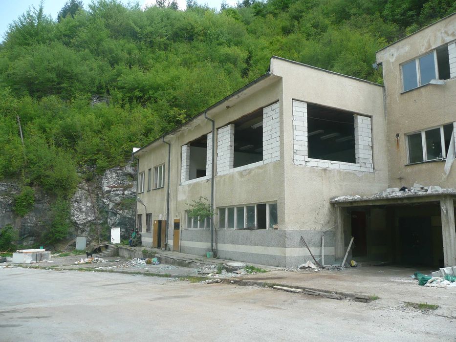 Продава се Промишлена сграда в Пловдив, Въстанически - 2200 кв.м за 73 €/кв.м - Снимка #3