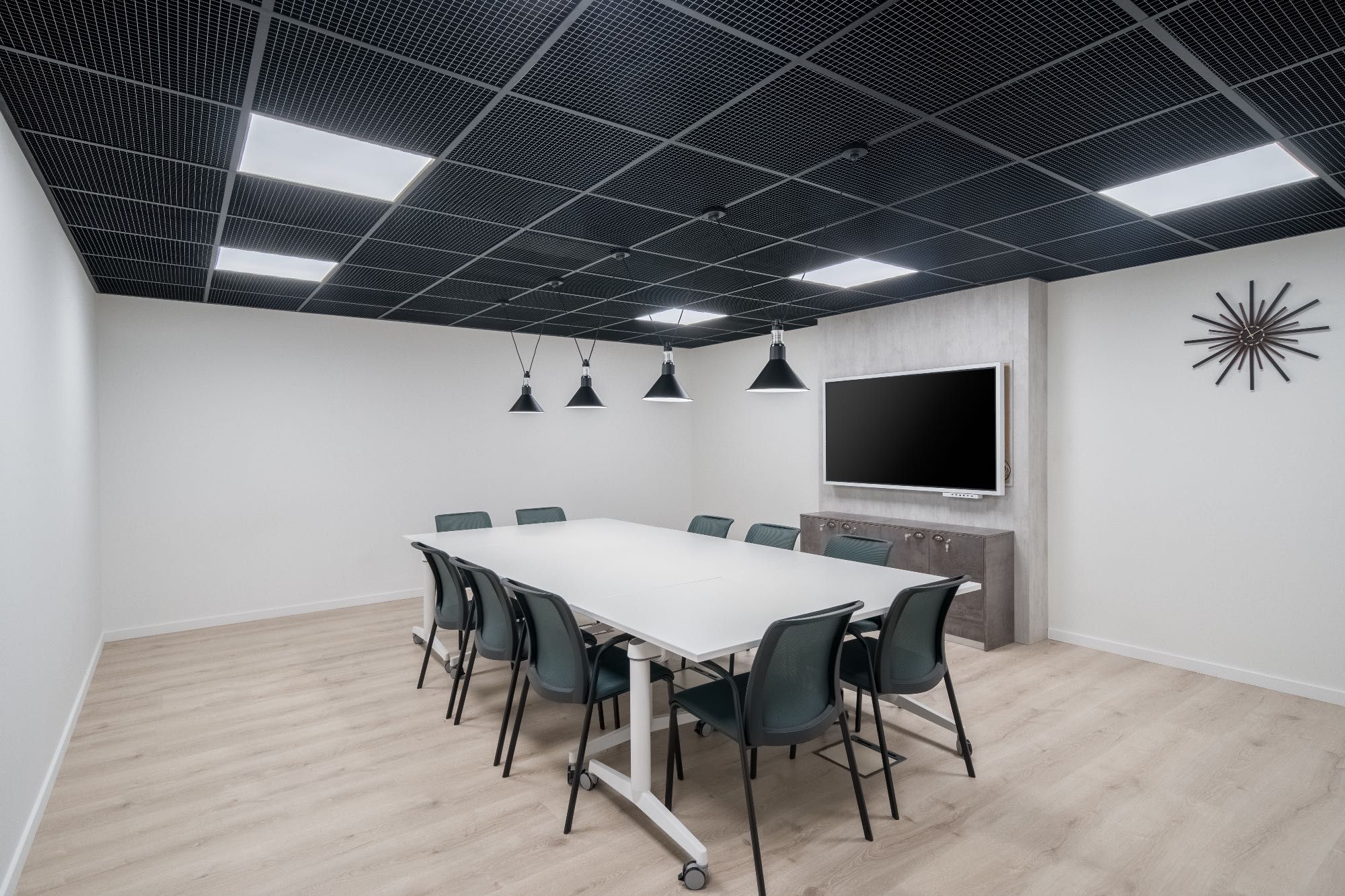 Самостоятелно офис пространство за 5 души в Regus Emblem