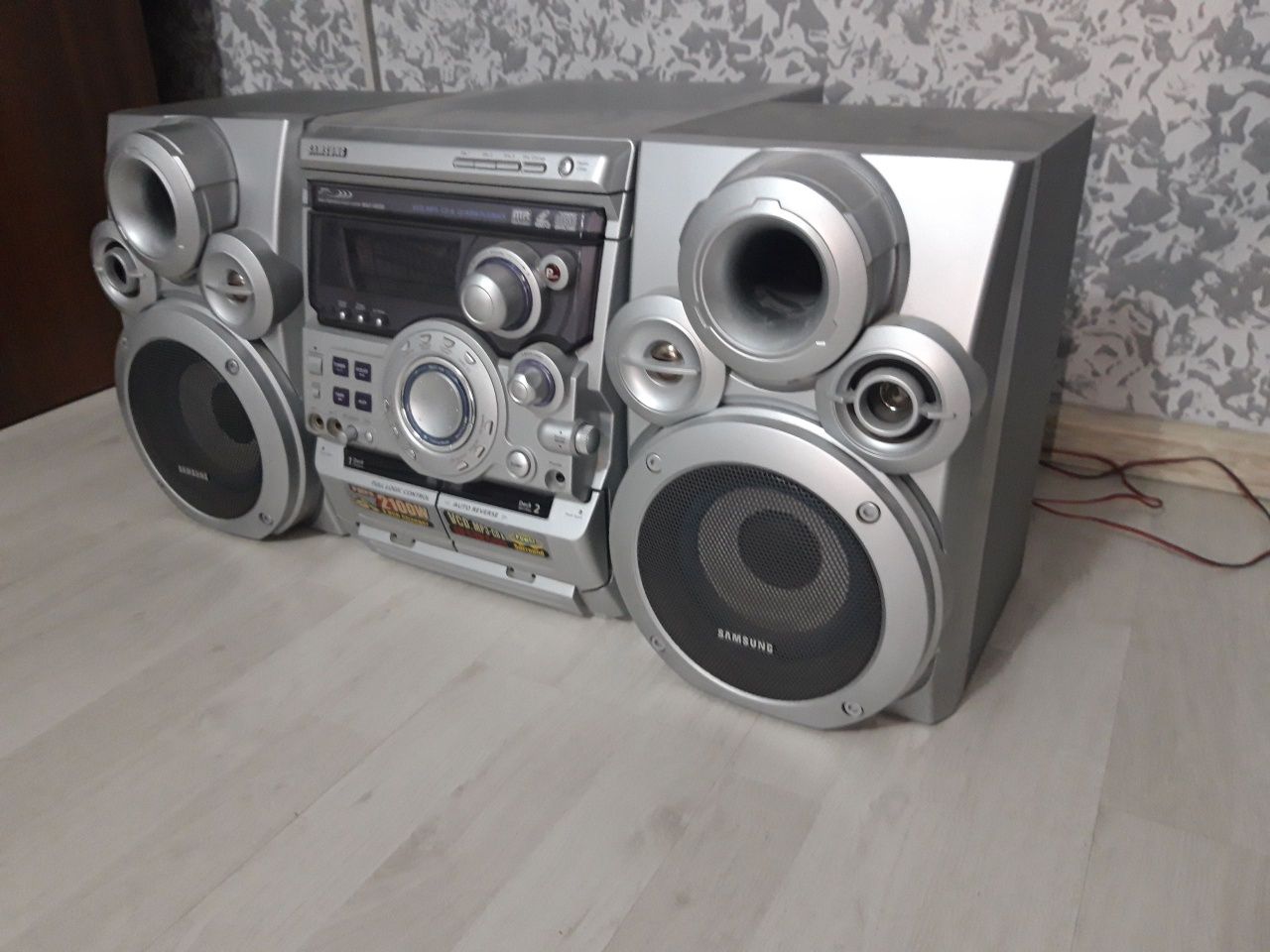 Музыкалный центр состояния отличное