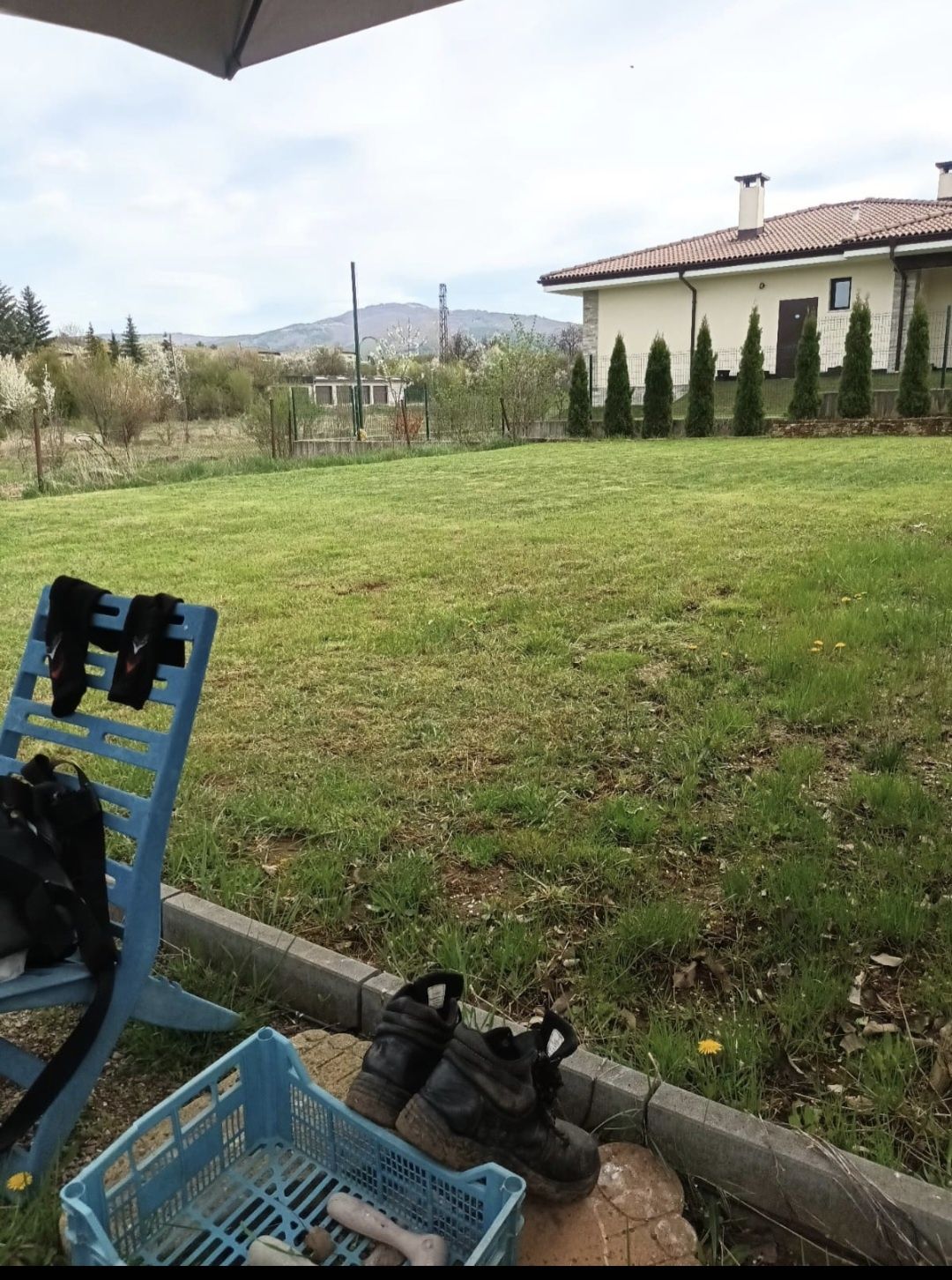 Парцел със стара къща