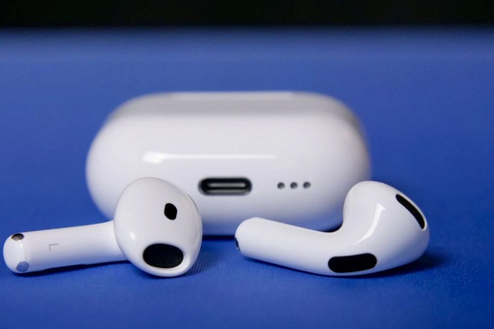 Наушники AirPods Pro 4