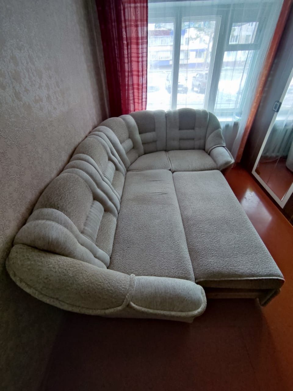 Продам диван б/у в хорошем состоянии.
