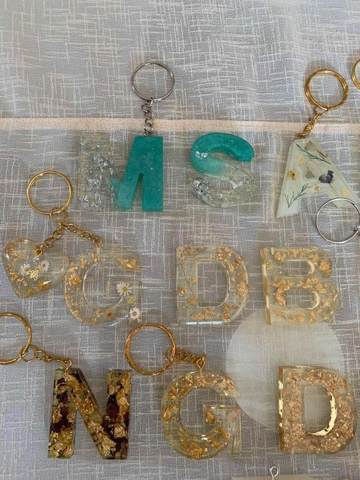 Ключодържатели и книгоразделители от епоксидна смола ЛОТ на ниска цена