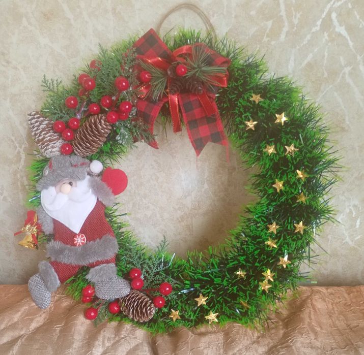 Коледни елха, венец, кошница
