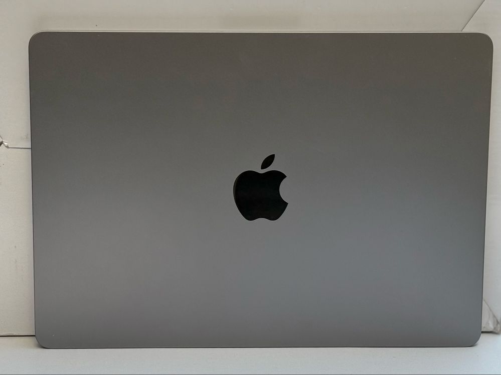 ГАРАНЦИОНЕН! Лаптоп Apple MacBook Air 13.6", Apple M3, 8GB RAM, 256GB