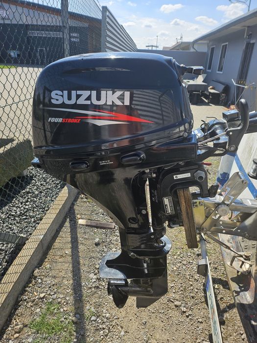 Barca gonflabila cu motor Suzuki 15cp