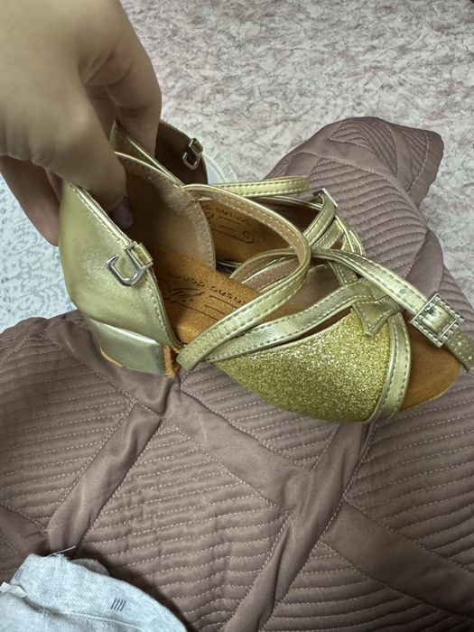 Спортивные бальные туфли