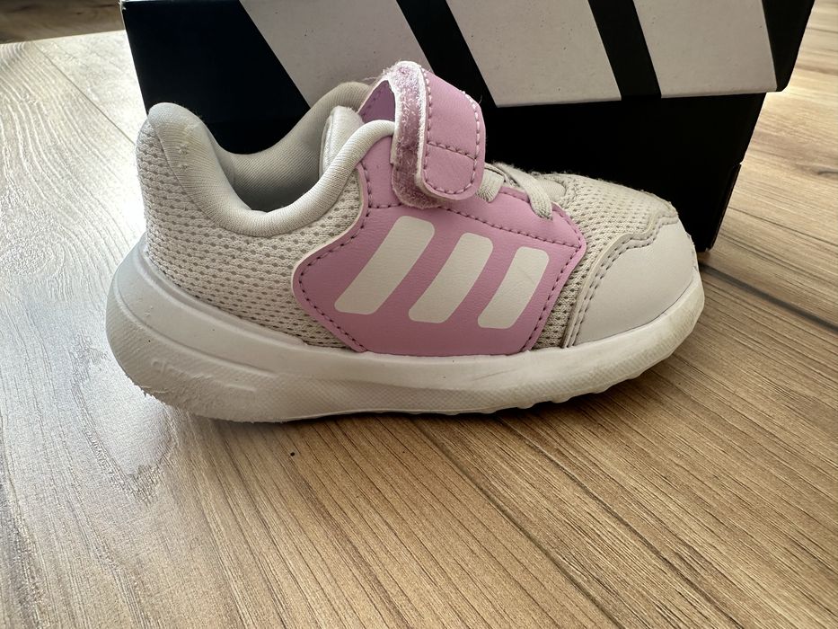 Маратонки Adidas, 22 размер