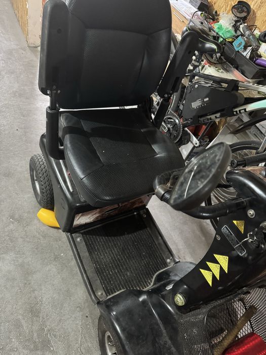 Scuter electric pentru persoane cu dizabilitati