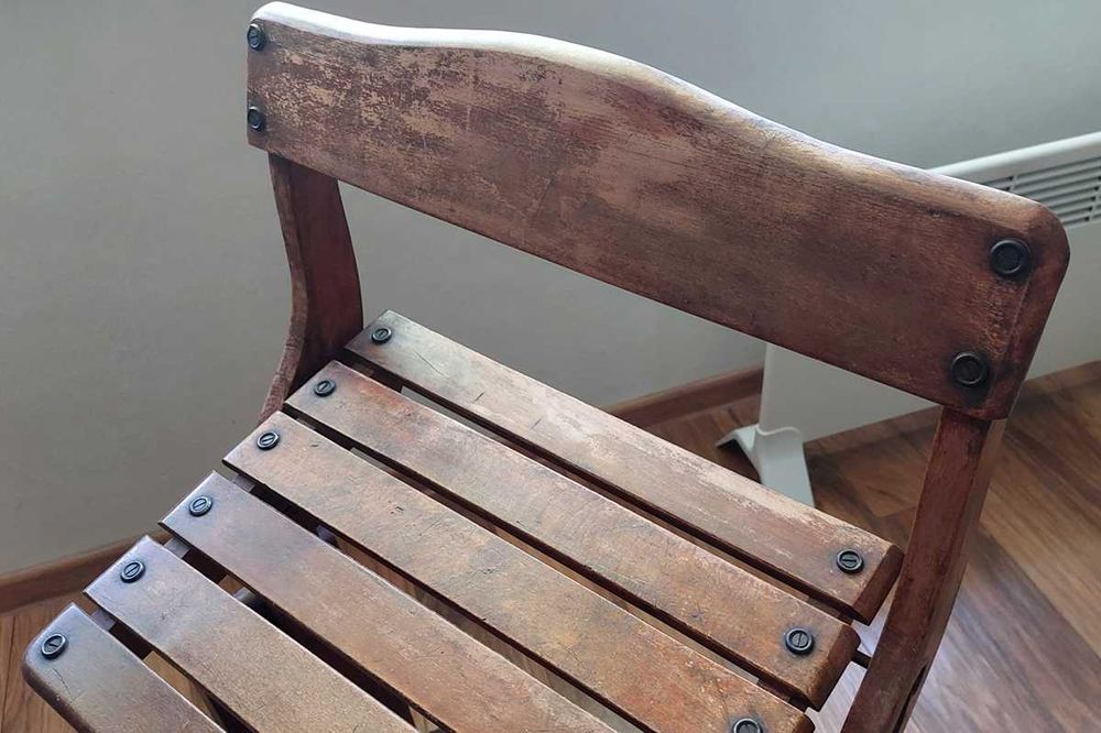 Старинен дървен ученически чин