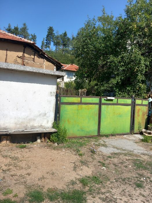 Две къщи в един парцел