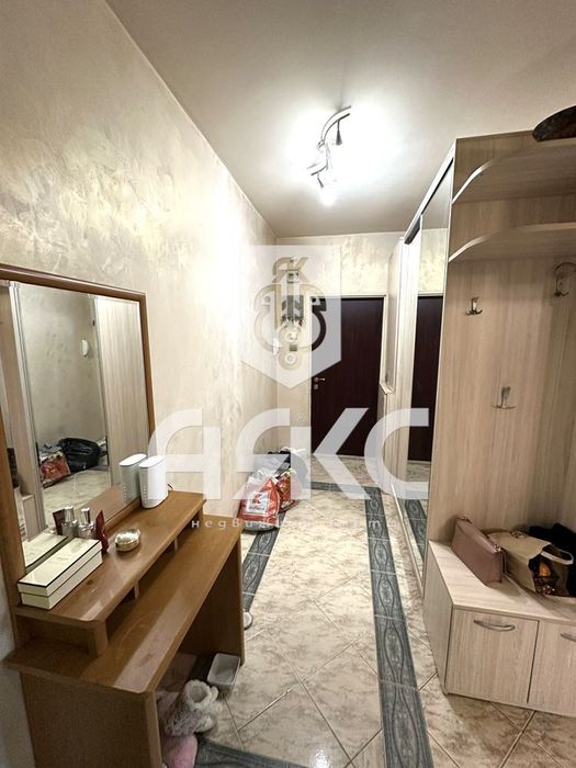 Тристаен обзаведен апартамент в кв. Света Троица